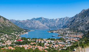 houses by the lake