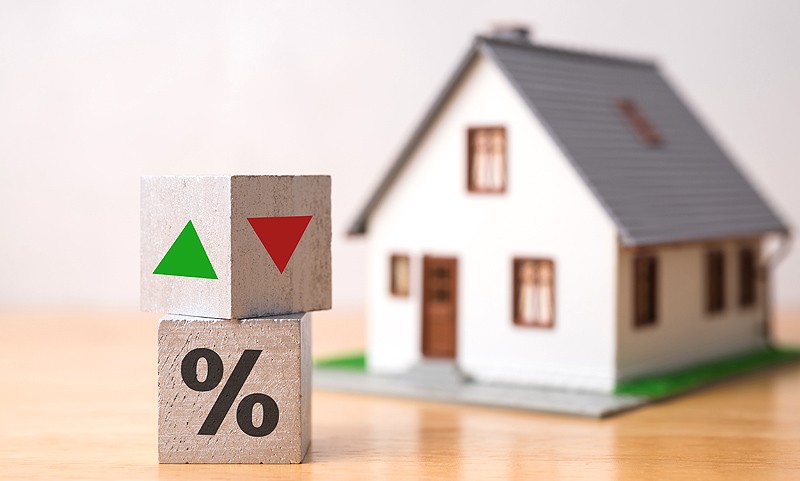 Feature image Federal Reserve held its benchmark interest rate steady as the new Administration's policies fuel uncertainty